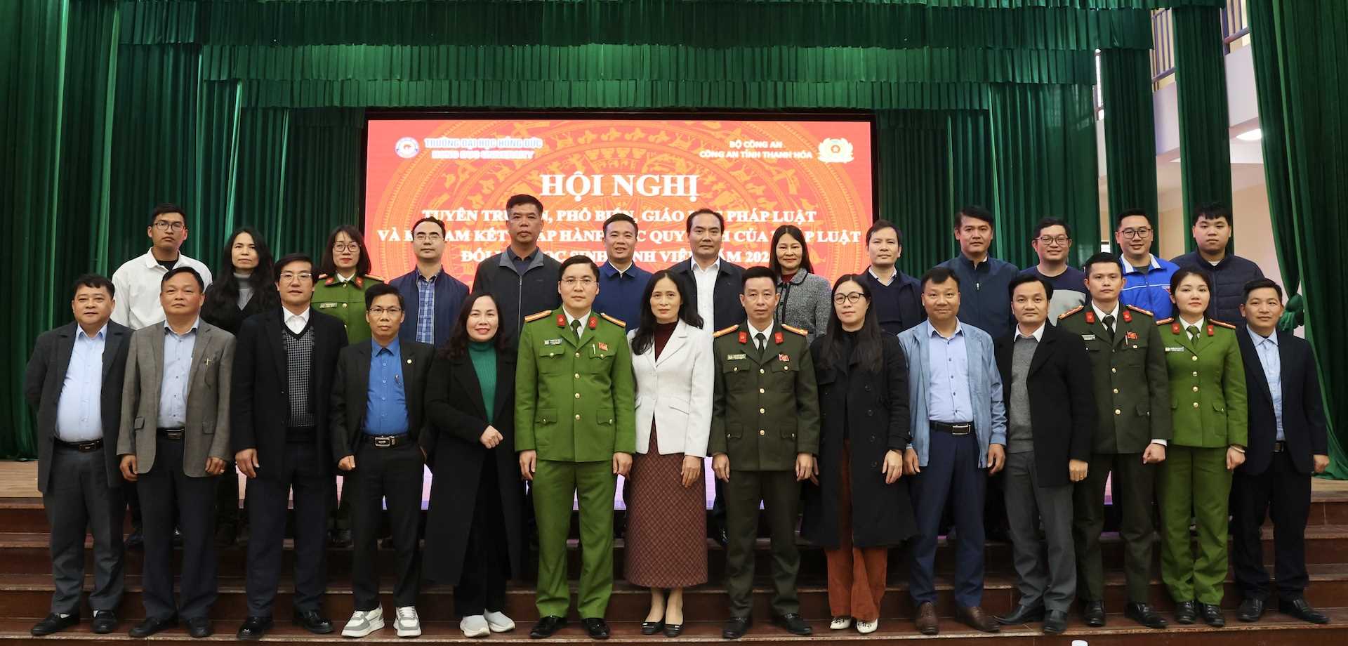 Trường Đại học Hồng Đức tổ chức hội nghị tuyên truyền pháp luật và ký cam kết chấp hành pháp luật năm 2026